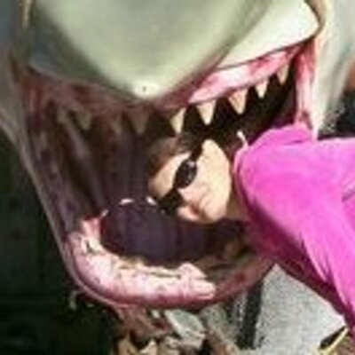Profile Picture of April Stuck (@Apple_Love3) on Twitter