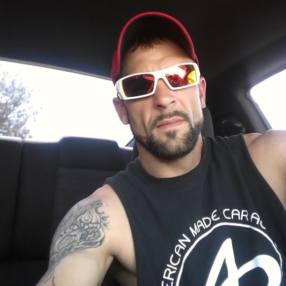 Profile Picture of Kevin Barker (@barkerkevin84) on Poshmark