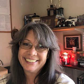 Profile Picture of Laura BrownerStoos (@laurastoos) on Facebook