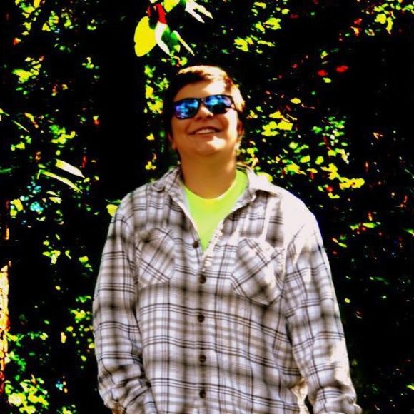 Profile Picture of Van Emard (@vanemard) on Poshmark