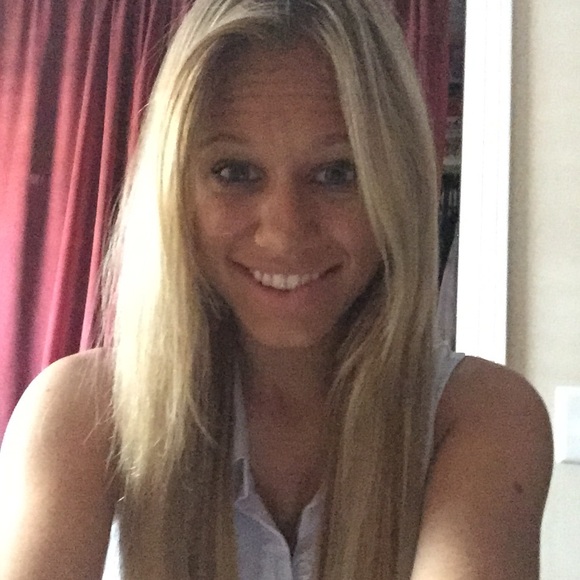 Profile Picture of Samantha Capracotta (@scapracotta) on Poshmark