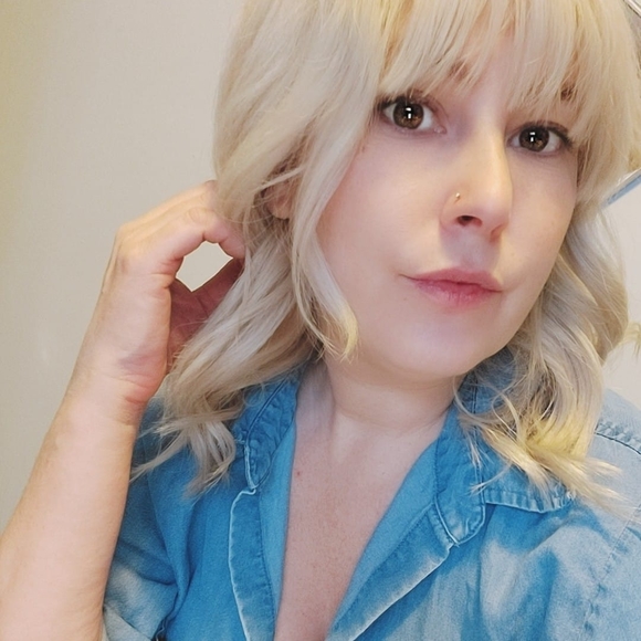 Profile Picture of Bon Scott (@bonniewhaley12) on Poshmark