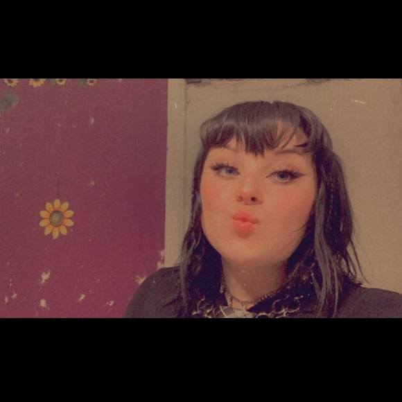 Profile Picture of Stefani Maughmer (@stefanimaughmer) on Poshmark