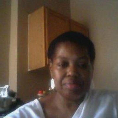 Profile Picture of Vivian Pryor (@vivpryor) on Twitter