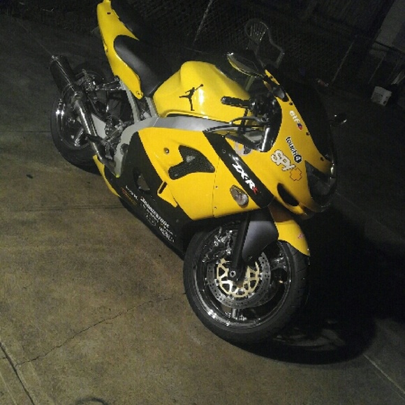 Profile Picture of Jahnny Roldan (@manu17) on Poshmark