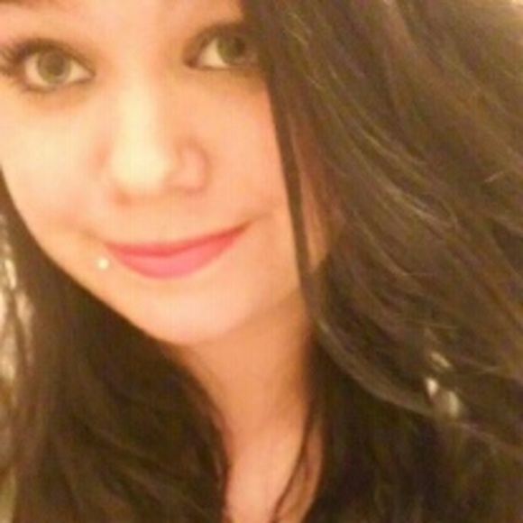 Profile Picture of Marissa Anderson (@marissalove8888) on Poshmark