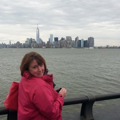 Profile Picture of Hilary Knight (@HillsDayKnight) on Twitter