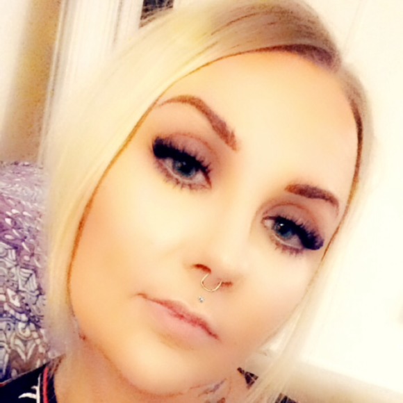 Profile Picture of Misty Ackroyd (@misbates89) on Poshmark