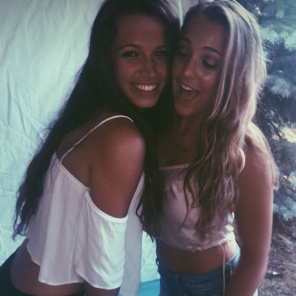 Profile Picture of Emma Lalley (@elalleyy) on Poshmark