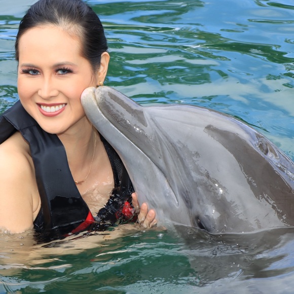 Profile Picture of Mila Milan (@lovepinkpoodle) on Poshmark