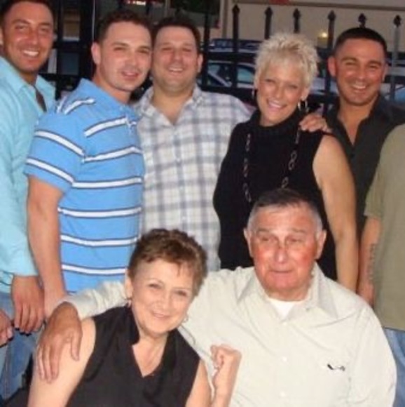 Profile Picture of Brian Barry (@brianbarry540) on Poshmark