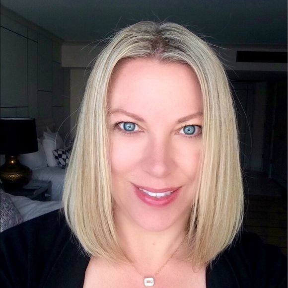 Profile Picture of Karen Haukeli (@haukelik) on Poshmark