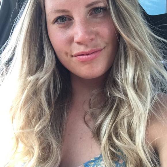 Profile Picture of Danielle Pettis (@daniellepettis) on Poshmark