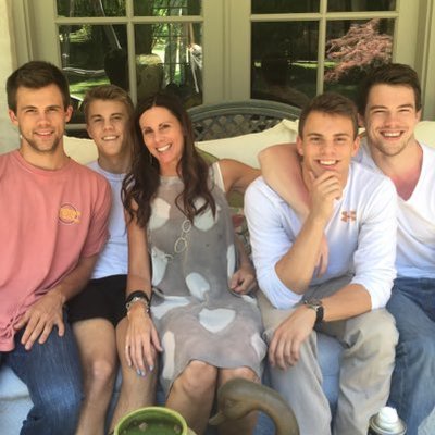 Profile Picture of Kim Watts (@Kimmylwatt) on Twitter