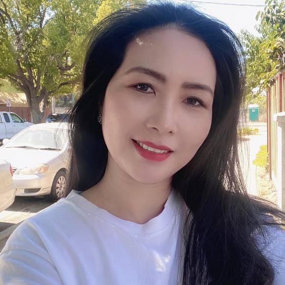Profile Picture of Trinh Pham (@trinhpham953) on Poshmark