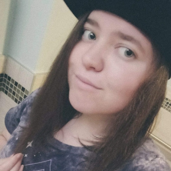 Profile Picture of Candalynn Stevens (@candalynns45) on Poshmark