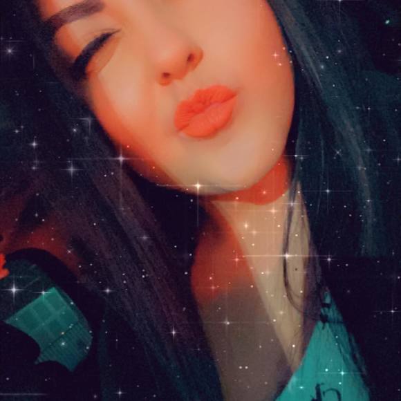 Profile Picture of Ariana Torres (@arianatorres492) on Poshmark