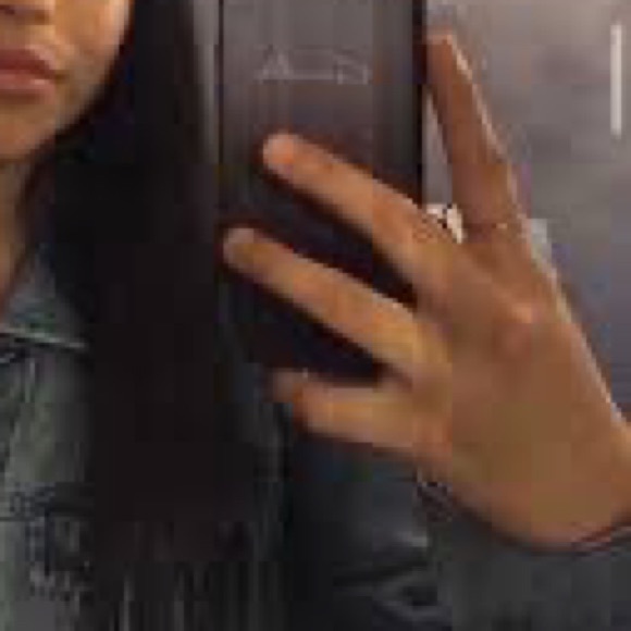 Profile Picture of Isabella Botello (@111s4bella) on Poshmark
