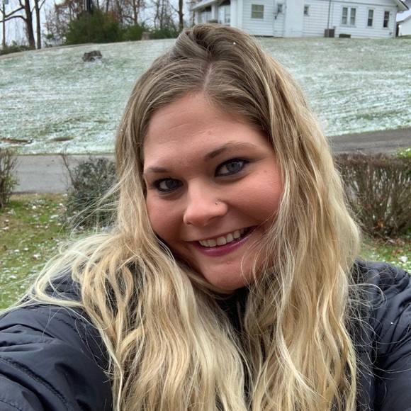 Profile Picture of Jenna Markham (@jlbsjcb) on Poshmark