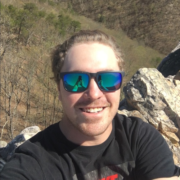 Profile Picture of Sean Fitch (@fitcharooni) on Poshmark