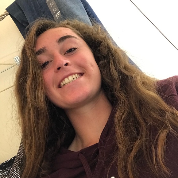 Profile Picture of Jessie Blaine (@bssjess) on Poshmark