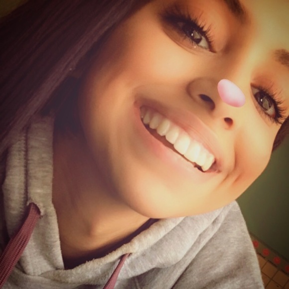 Profile Picture of Gabriella Murray (@gmurr198) on Poshmark