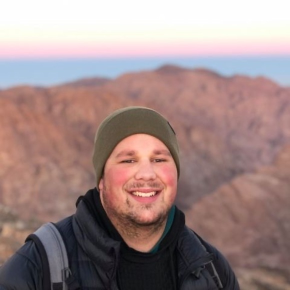 Profile Picture of Aaron Guillot (@aaron_guillot) on Poshmark