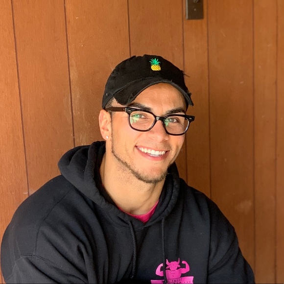 Profile Picture of Bryan Sweet (@bullsweetfitnes) on Poshmark