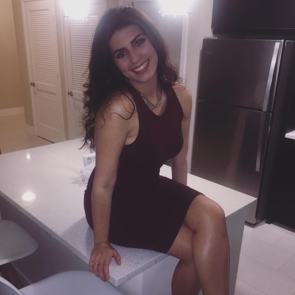 Profile Picture of Hilda Padron (@hilda214) on Poshmark