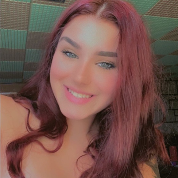 Profile Picture of Jasmine Swanson (@jasmineswans770) on Poshmark