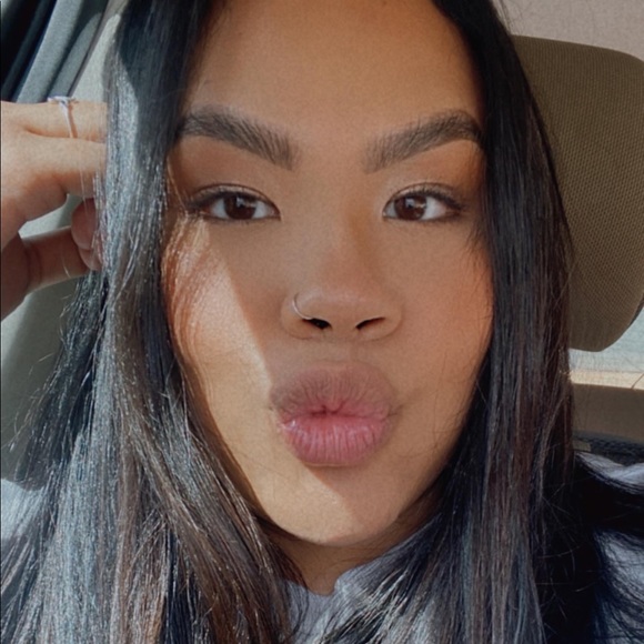 Profile Picture of Mandy Nguyen (@manndeeewinn) on Poshmark
