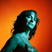 Profile Picture of Olivia Moore (@OliviaMooreOfficiel) on Youtube
