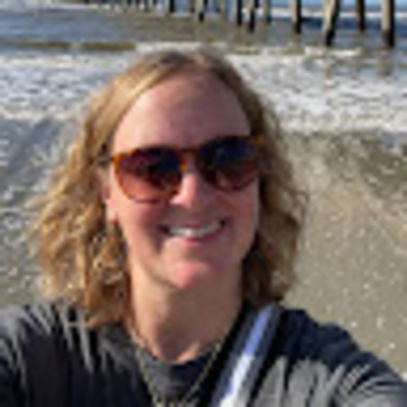 Profile Picture of Melissa Kloubec (@melissa_kloubec) on Poshmark