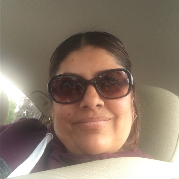 Profile Picture of Claudia Nicolas (@claudian79) on Poshmark