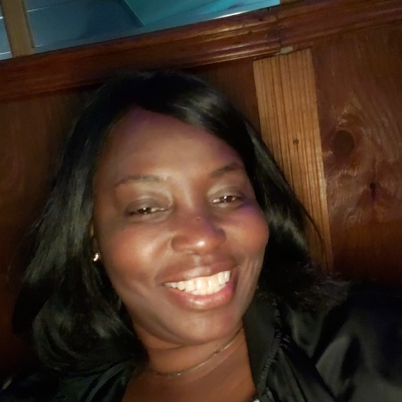 Profile Picture of Lisa Faulkner (@dadsbaby) on Poshmark