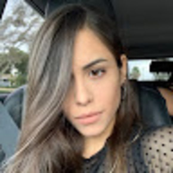 Profile Picture of Ivanna Mancin (@ivannamancin) on Poshmark