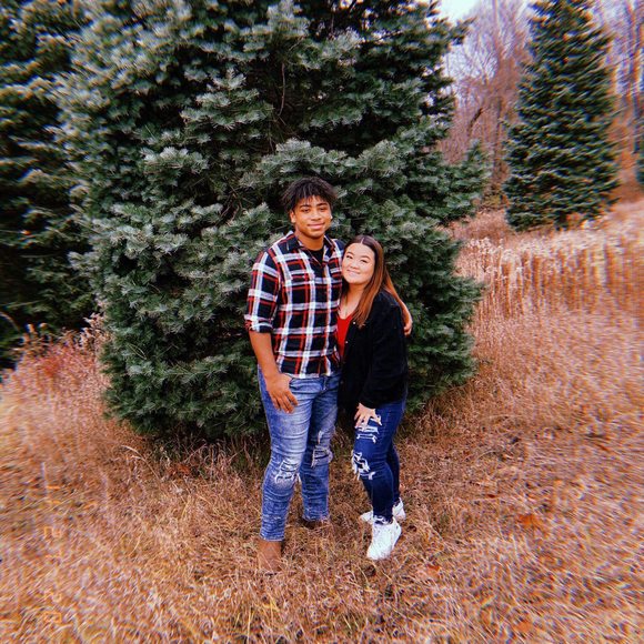 Profile Picture of Sarah Stence (@sestence) on Poshmark