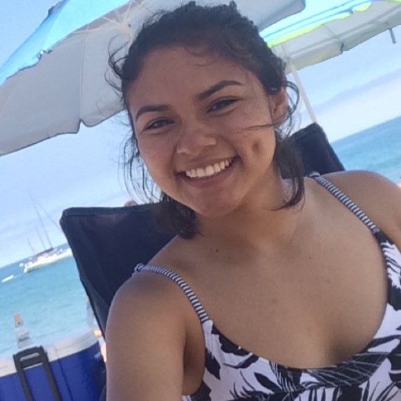 Profile Picture of Arely Castillo (@castilloarely3) on Poshmark