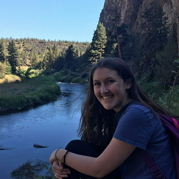 Chloe Bartlett - Poshmark Profile Picture of Chloe Bartlett (@chloe_bartlett) on Poshmark