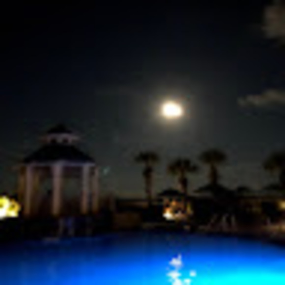 Profile Picture of Amelia Lancet (@alancettablet) on Poshmark