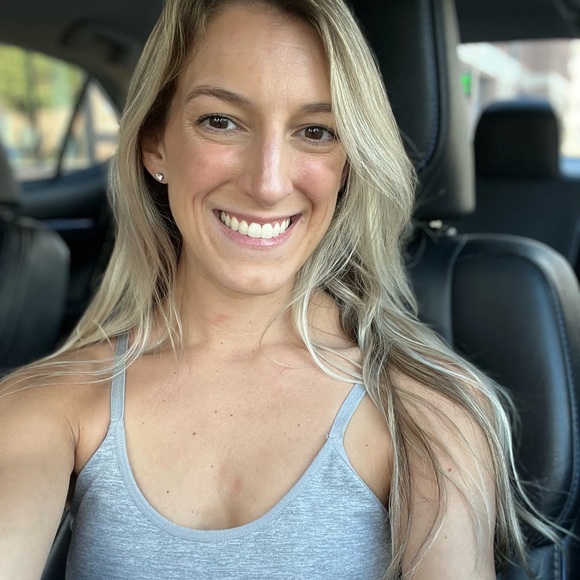 Profile Picture of Alexis Scott (@alexisescott19) on Poshmark