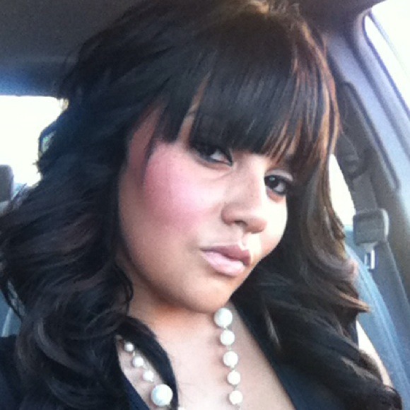 Profile Picture of Jillian Gonzalez (@jillianmarie122) on Poshmark