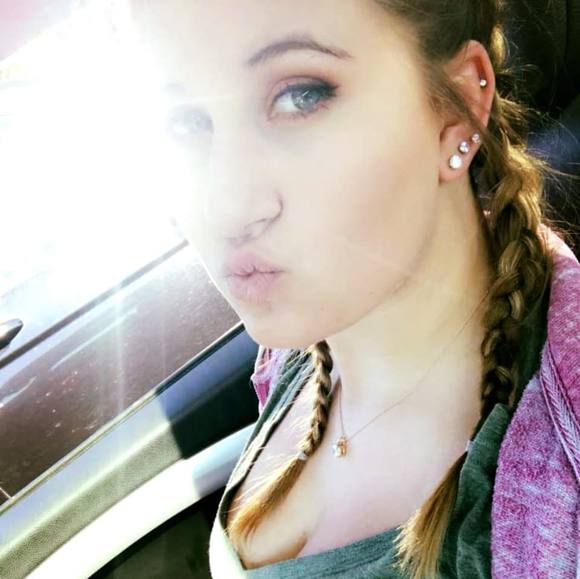 Profile Picture of Taylor Knuth (@tayxcrazy) on Poshmark