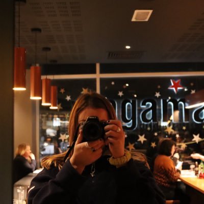 Profile Picture of Maeve Devlin (@maevedevlinn) on Twitter