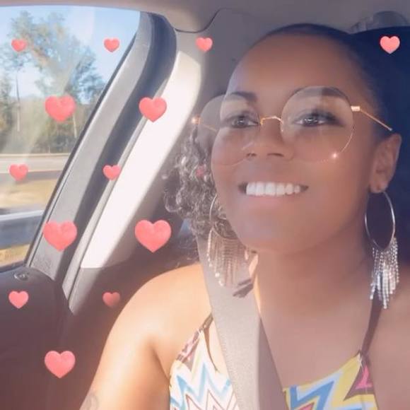 Profile Picture of Leanza Mclean (@lasagnaaa) on Poshmark