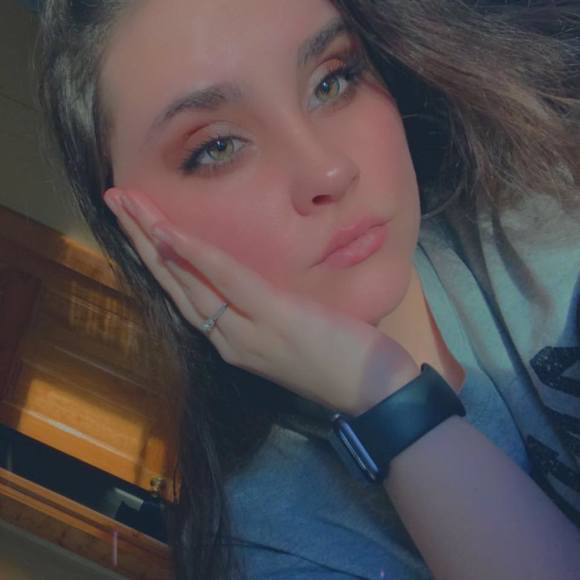 Profile Picture of Alexis Aulabaugh (@alexisaulabaugh) on Poshmark