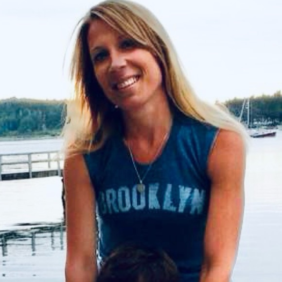 Profile Picture of Regan L (@rcahalan76) on Poshmark