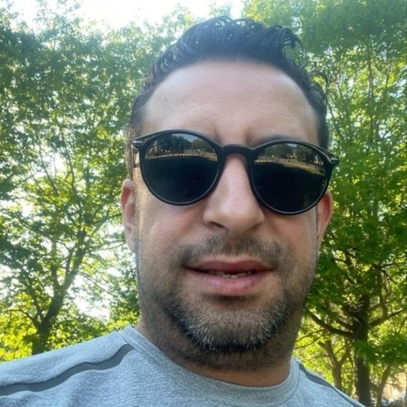 Profile Picture of Younes Younes (@younes582) on Poshmark