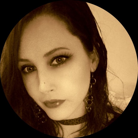 Profile Picture of Caitlin Covello (@cennis161987) on Poshmark