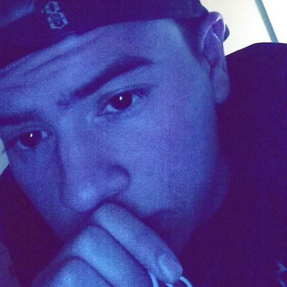 Profile Picture of Robert Osuna (@robertosuna) on Poshmark